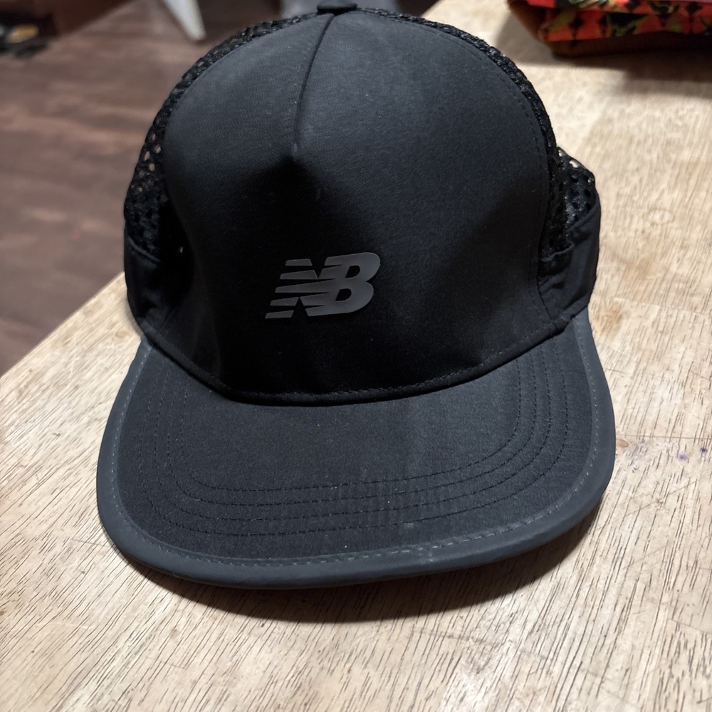 New Balance Men’s Trucker Hat Mesh Back Black White Logo SnapBack Cap EUC